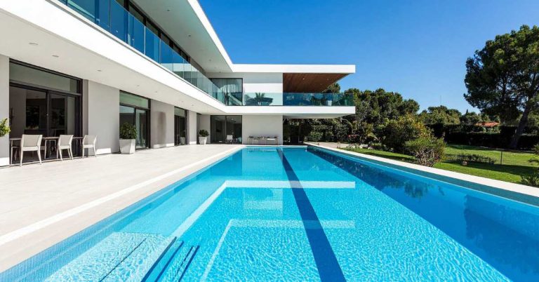 Fiberglass Pools: Benefits, Design Options, and Installation Guide for Modern Backyards